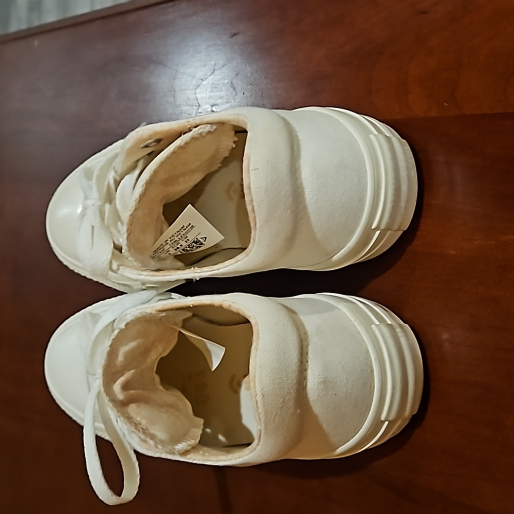 Converse shoes - Picture 3 of 6